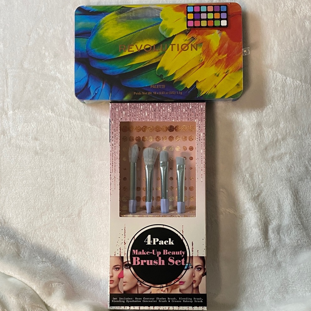 Makeup Revolution Birds of Paradise Eyeshadow Palette with Brush Set